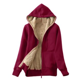 Veste blouson polaire rouge, doublé de peluche toute douce beige, avec une capuche, qui se ferme avec une fermeture éclair.