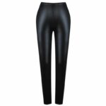 Legging noir en similicuir. Sur fond blanc