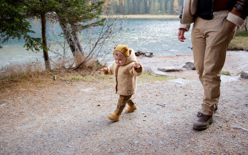 Pourquoi les Vestes Polaires Sont Indispensables pour les Activités Extérieures des Enfants Pourquoi les Vestes Polaires Sont Indispensables pour les Activités Extérieures des Enfants Conseils pourquoi vestes polaires indispensables activites exterieures enfants 6