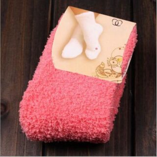 Chaussette polaire douce et confortable posée sur une table