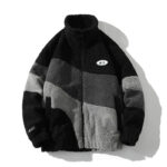Blouson polaire homme col haut épais et chaud, de couleur noire, sur un fond blanc.