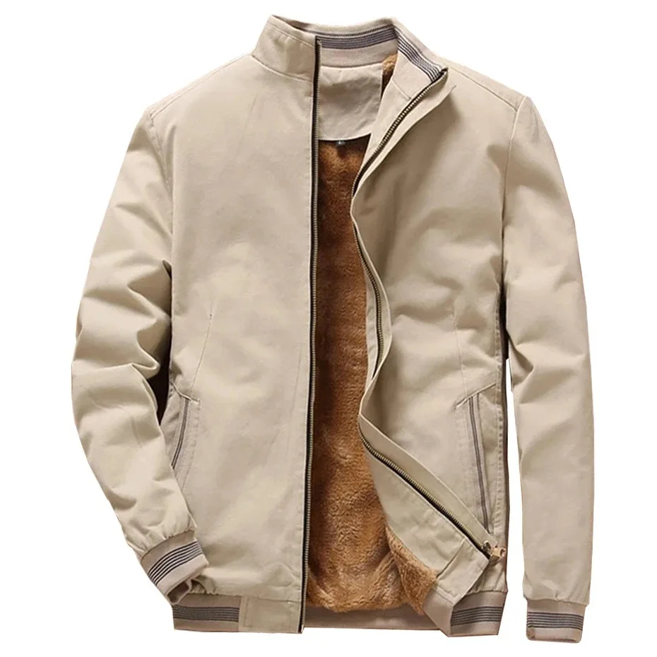 Veste polaire homme élégante et tendance sur fond blanc