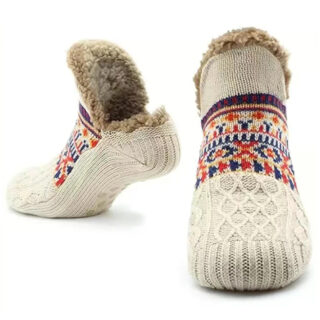 Chaussette polaire beige de Noël sur fond blanc