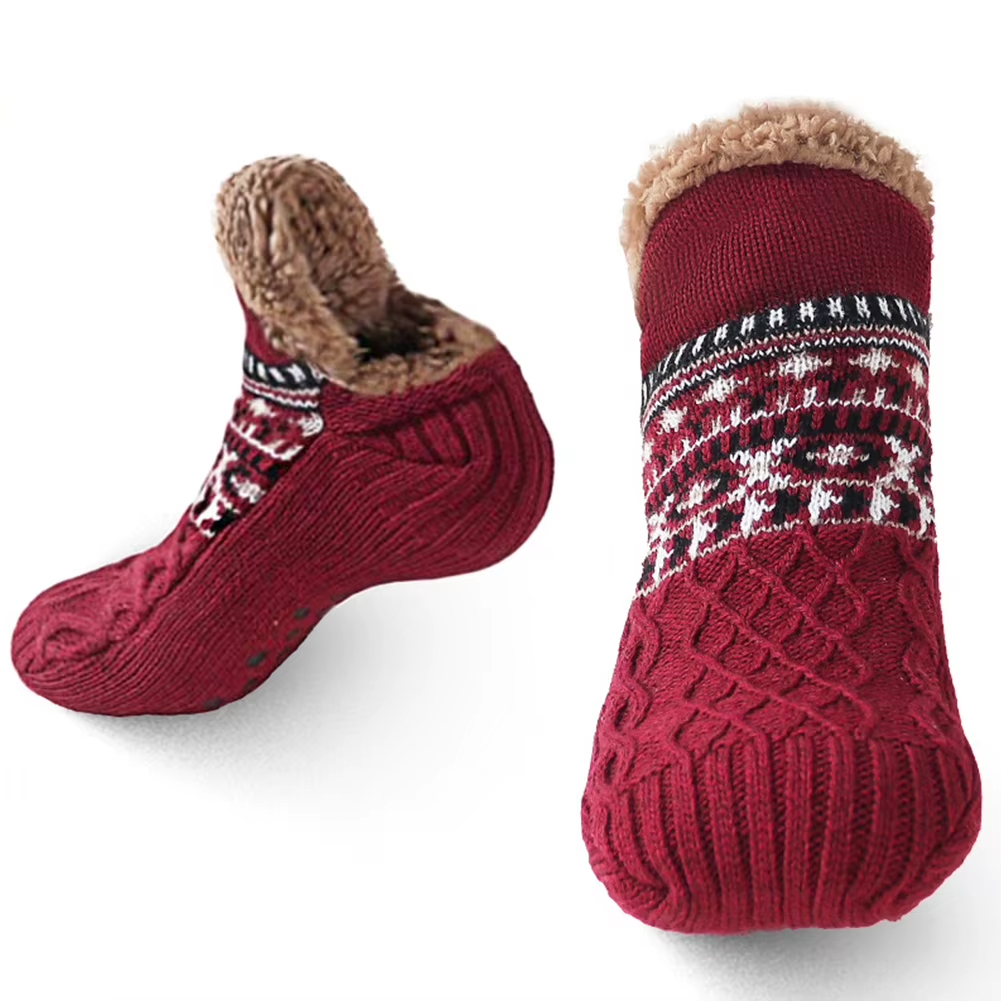 Chaussette polaire rouge de Noël sur fond blanc