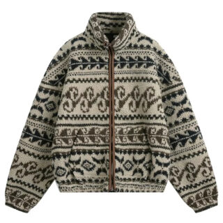 Polaire vintage à col haut sur fond blanc